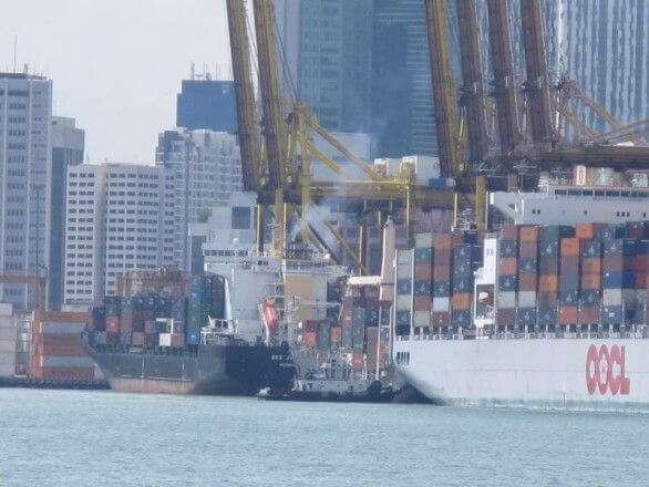 Container im Hafen von Singapur